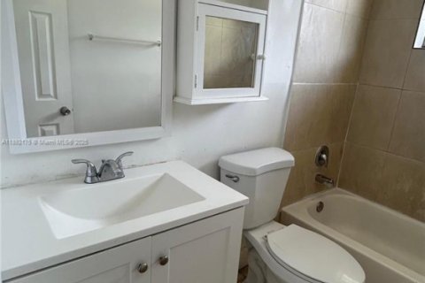 House in North Miami Beach, Florida 2 bedrooms, 59.64 sq.m. № 1944200 - photo 18