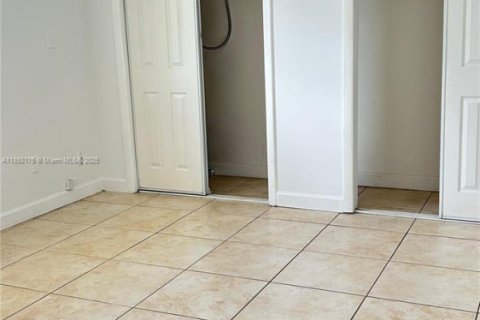 House in North Miami Beach, Florida 2 bedrooms, 59.64 sq.m. № 1944200 - photo 11