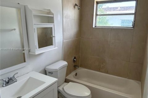 House in North Miami Beach, Florida 2 bedrooms, 59.64 sq.m. № 1944200 - photo 19