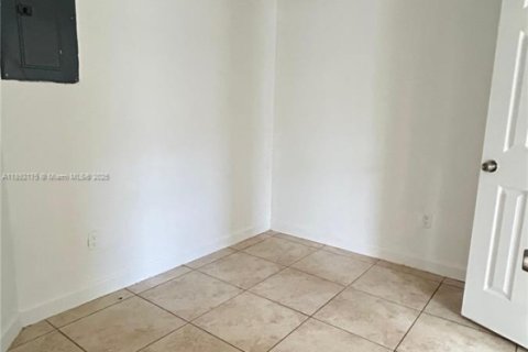 House in North Miami Beach, Florida 2 bedrooms, 59.64 sq.m. № 1944200 - photo 16
