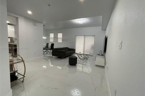 Condo in Doral, Florida, 3 bedrooms № 2078250 - photo 2