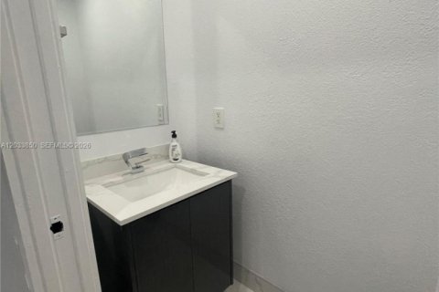 Condo in Doral, Florida, 3 bedrooms № 2078250 - photo 13