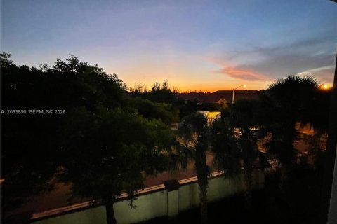 Condo in Doral, Florida, 3 bedrooms № 2078250 - photo 14