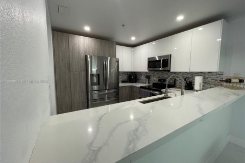 Condo in Doral, Florida, 3 bedrooms № 2078250 - photo 7