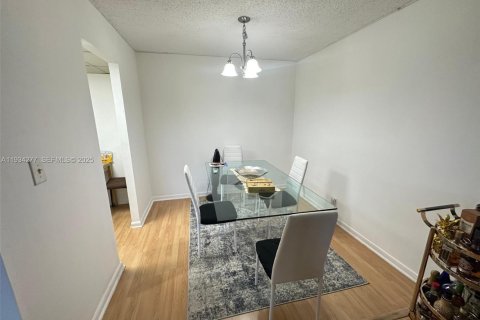 Copropriété à vendre à Lauderhill, Floride: 2 chambres, 98.48 m2 № 1992475 - photo 5