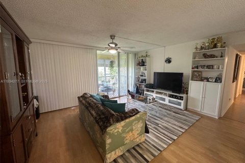 Copropriété à vendre à Lauderhill, Floride: 2 chambres, 98.48 m2 № 1992475 - photo 2
