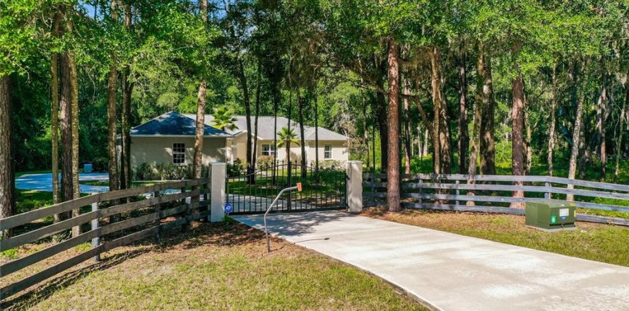 House in Oxford, Florida 3 bedrooms, 232.26 sq.m. № 2339554