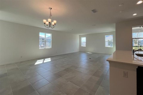 House in TRINITY LAKES in Groveland, Florida 4 bedrooms, 270.44 sq.m. № 1515943 - photo 4