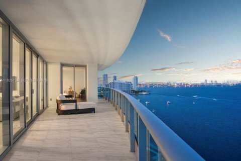Condominio en venta en Miami, Florida, 2 dormitorios, 174.47 m2 № 1983757 - foto 1