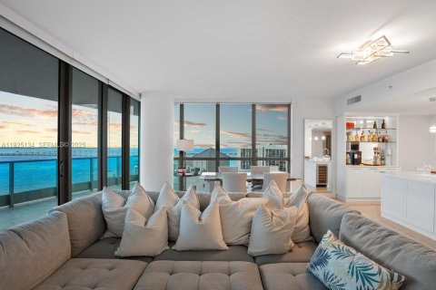 Condominio en venta en Miami, Florida, 2 dormitorios, 174.47 m2 № 1983757 - foto 28