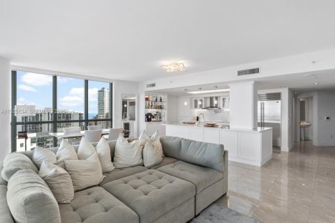 Condominio en venta en Miami, Florida, 2 dormitorios, 174.47 m2 № 1983757 - foto 4