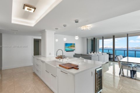 Condominio en venta en Miami, Florida, 2 dormitorios, 174.47 m2 № 1983757 - foto 9