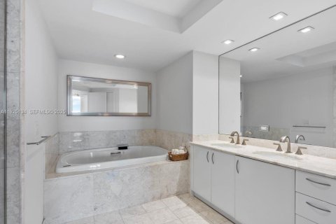 Condominio en venta en Miami, Florida, 2 dormitorios, 174.47 m2 № 1983757 - foto 20