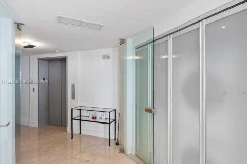 Condominio en venta en Miami, Florida, 2 dormitorios, 174.47 m2 № 1983757 - foto 22