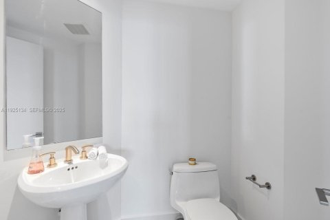 Condominio en venta en Miami, Florida, 2 dormitorios, 174.47 m2 № 1983757 - foto 23
