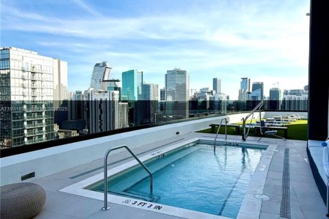 Condominio en venta en Miami, Florida, 1 dormitorio, 56.48 m2 № 2076990 - foto 2