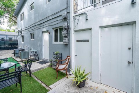 Commercial property in Miami, Florida 359.35 sq.m. № 2041056 - photo 7