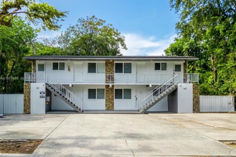 Commercial property in Miami, Florida 359.35 sq.m. № 2041056