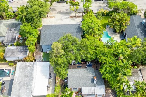 Commercial property in Miami, Florida 359.35 sq.m. № 2041056 - photo 16