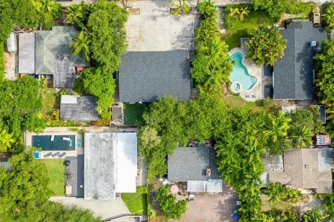 Commercial property in Miami, Florida 359.35 sq.m. № 2041056 - photo 12