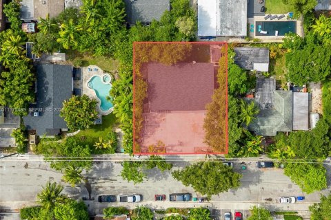Commercial property in Miami, Florida 359.35 sq.m. № 2041056 - photo 11