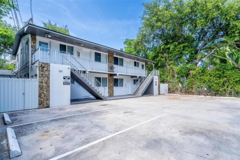 Commercial property in Miami, Florida 359.35 sq.m. № 2041056 - photo 2