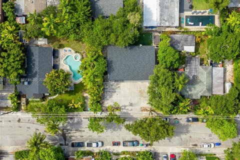 Commercial property in Miami, Florida 359.35 sq.m. № 2041056 - photo 13