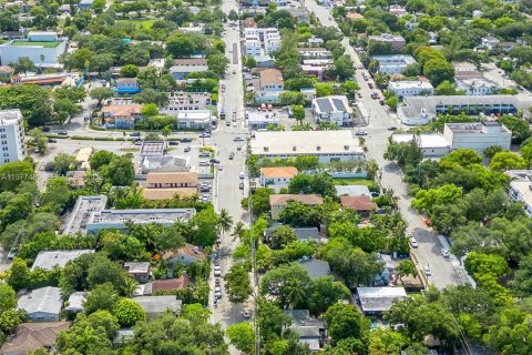 Commercial property in Miami, Florida 359.35 sq.m. № 2041056 - photo 15