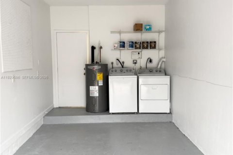 Villa ou maison à louer à Miami, Floride: 3 chambres, 157.56 m2 № 1988419 - photo 23