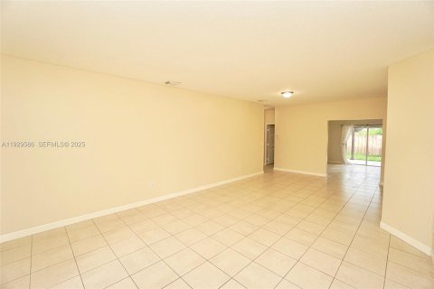 Villa ou maison à louer à Miami, Floride: 3 chambres, 157.56 m2 № 1988419 - photo 12