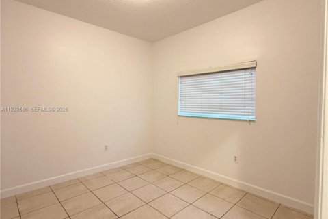 Villa ou maison à louer à Miami, Floride: 3 chambres, 157.56 m2 № 1988419 - photo 16