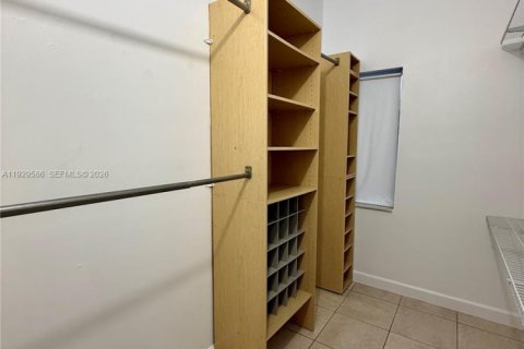 Villa ou maison à louer à Miami, Floride: 3 chambres, 157.56 m2 № 1988419 - photo 13
