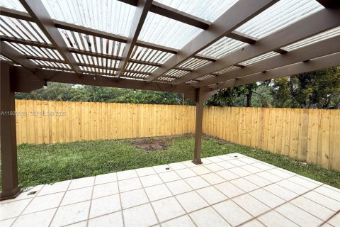 Villa ou maison à louer à Miami, Floride: 3 chambres, 157.56 m2 № 1988419 - photo 18