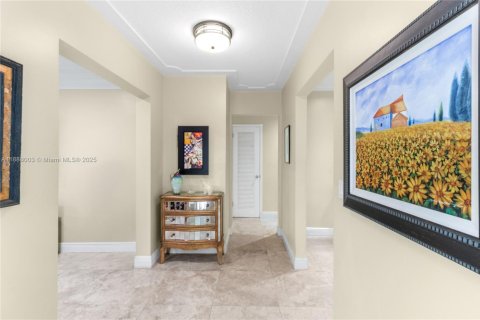 House in Coral Gables, Florida 3 bedrooms, 151.06 sq.m. № 1941147 - photo 3