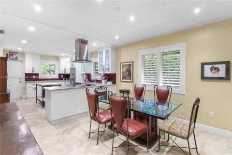 House in Coral Gables, Florida 3 bedrooms, 151.06 sq.m. № 1941147 - photo 7