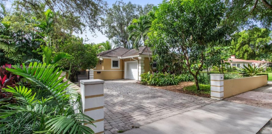 House in Coral Gables, Florida 3 bedrooms, 151.06 sq.m. № 1941147