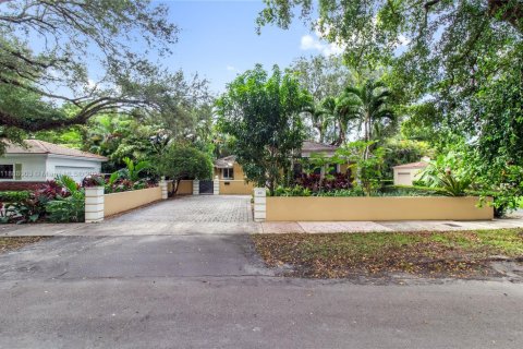 House in Coral Gables, Florida 3 bedrooms, 151.06 sq.m. № 1941147 - photo 24