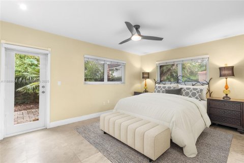 House in Coral Gables, Florida 3 bedrooms, 151.06 sq.m. № 1941147 - photo 13