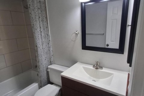 Condo in Pompano Beach, Florida, 2 bedrooms № 2083744 - photo 12