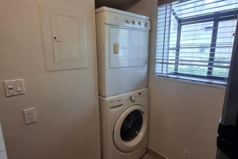 Condo in Pompano Beach, Florida, 2 bedrooms № 2083744 - photo 7