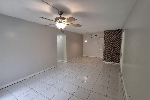 Condo in Pompano Beach, Florida, 2 bedrooms № 2083744 - photo 3