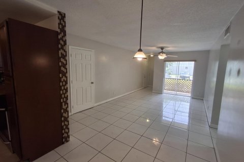 Condo in Pompano Beach, Florida, 2 bedrooms № 2083744 - photo 2