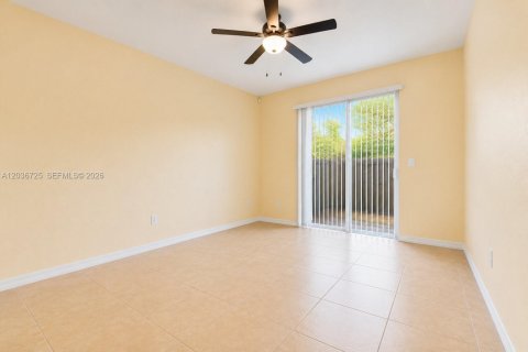 Touwnhouse à vendre à Homestead, Floride: 4 chambres, 214.23 m2 № 2085164 - photo 12