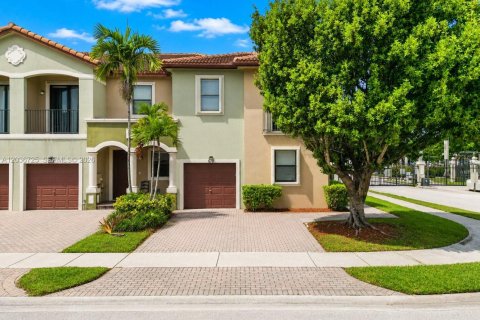 Touwnhouse à vendre à Homestead, Floride: 4 chambres, 214.23 m2 № 2085164 - photo 2