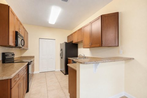 Touwnhouse à vendre à Homestead, Floride: 4 chambres, 214.23 m2 № 2085164 - photo 15
