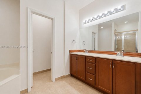 Touwnhouse à vendre à Homestead, Floride: 4 chambres, 214.23 m2 № 2085164 - photo 26