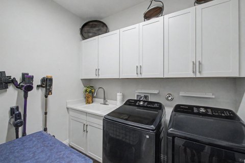 Купить виллу или дом в Порт-Сент-Луси, Флорида 7 комнат, 219.99м2, № 2154730 - фото 28