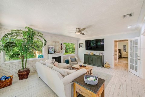 House in Belleair, Florida 3 bedrooms, 212 sq.m. № 1821135 - photo 20