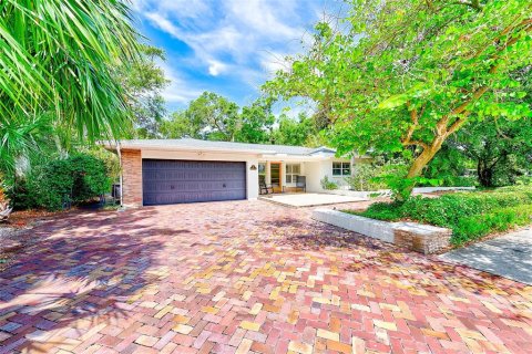 House in Belleair, Florida 3 bedrooms, 212 sq.m. № 1821135 - photo 3