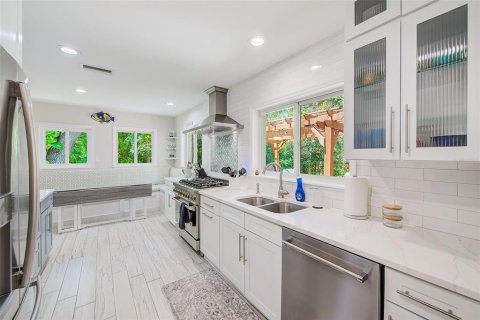 House in Belleair, Florida 3 bedrooms, 212 sq.m. № 1821135 - photo 13